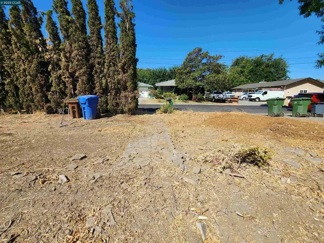 a view of the road and a yard