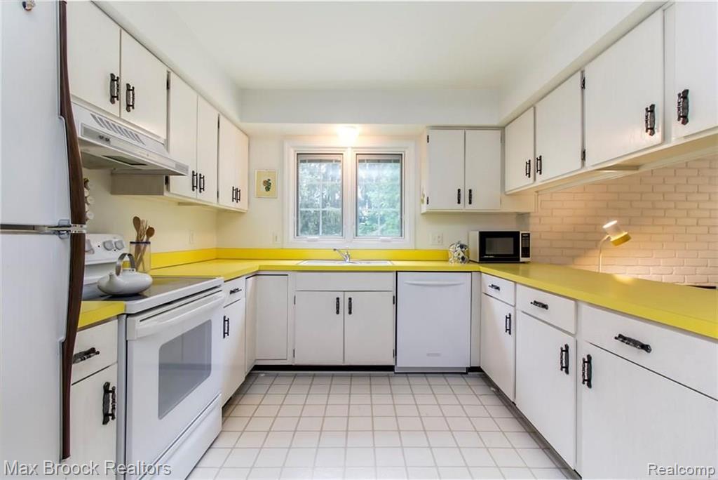 35772 Congress Road Farmington Hills, MI 48335 - Photo 10 of 25