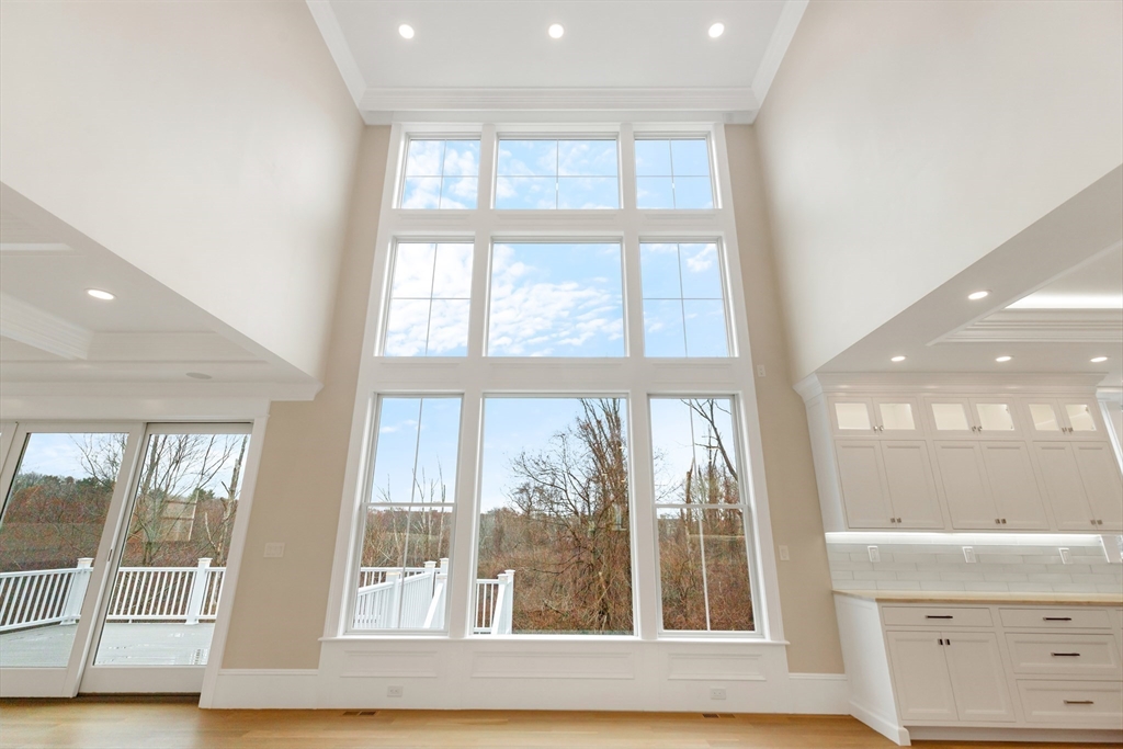 320 Concord Avenue Lexington, MA 02421 - Photo 7 of 32