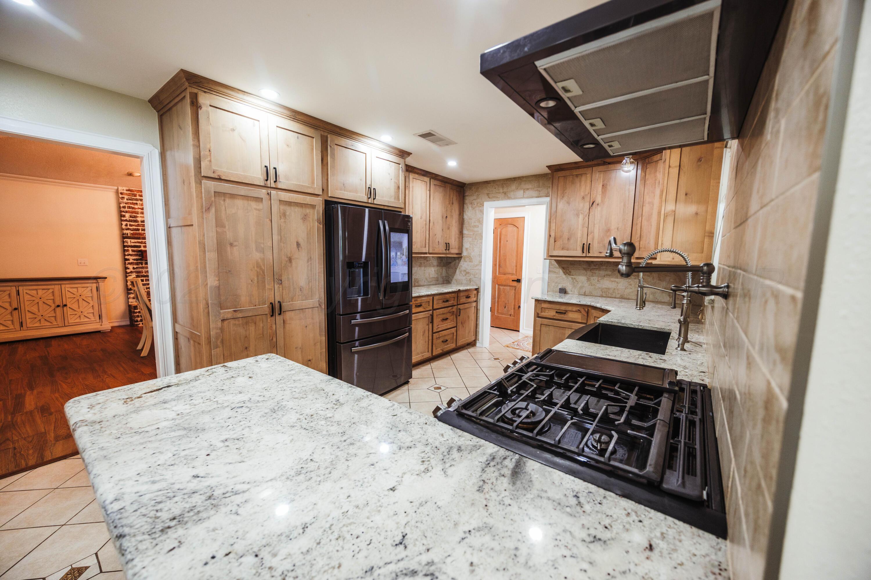 2009 Southwest 19th Avenue Perryton, TX 79070 - Photo 12 of 49 Kitchen 2