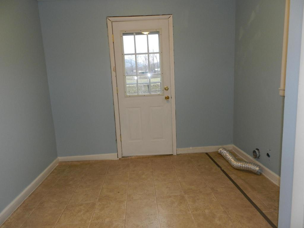 129 Campbell Road Elizabethton, TN 37643 - Photo 16 of 22 DOOR TO BACK PORCH