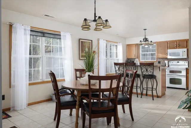 $339,900 | 2925 Whitmore Drive, Lawrence, KS 66046