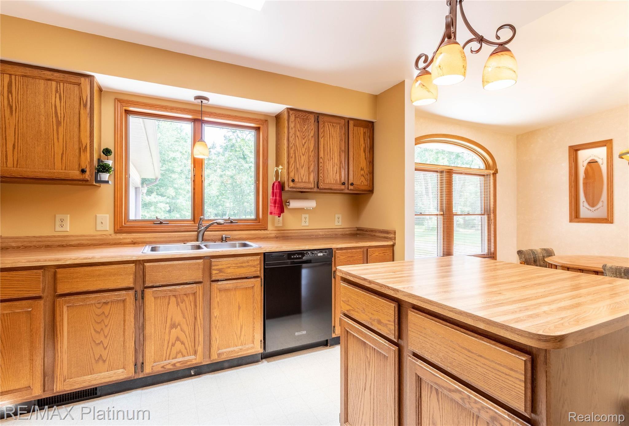 2467 Botsford Road Howell, MI 48855 - Photo 16 of 50 16.Kitchen