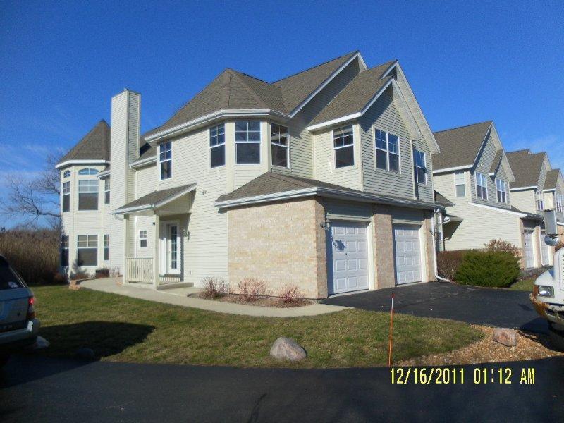 501 Abbey Ridge Court Fontana, WI 53125 - Photo 1 of 1 1235666-01