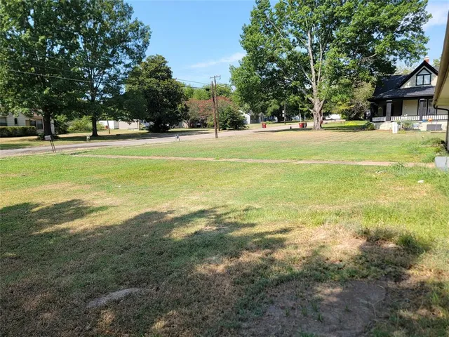 $250,000 | 1005 West Jackson Street, Clarksville, TX 75426