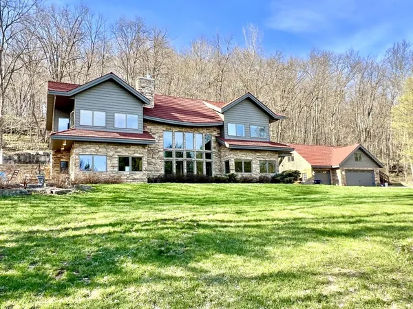 $899,500 | W3948 465th Avenue, Ellsworth, WI 54011