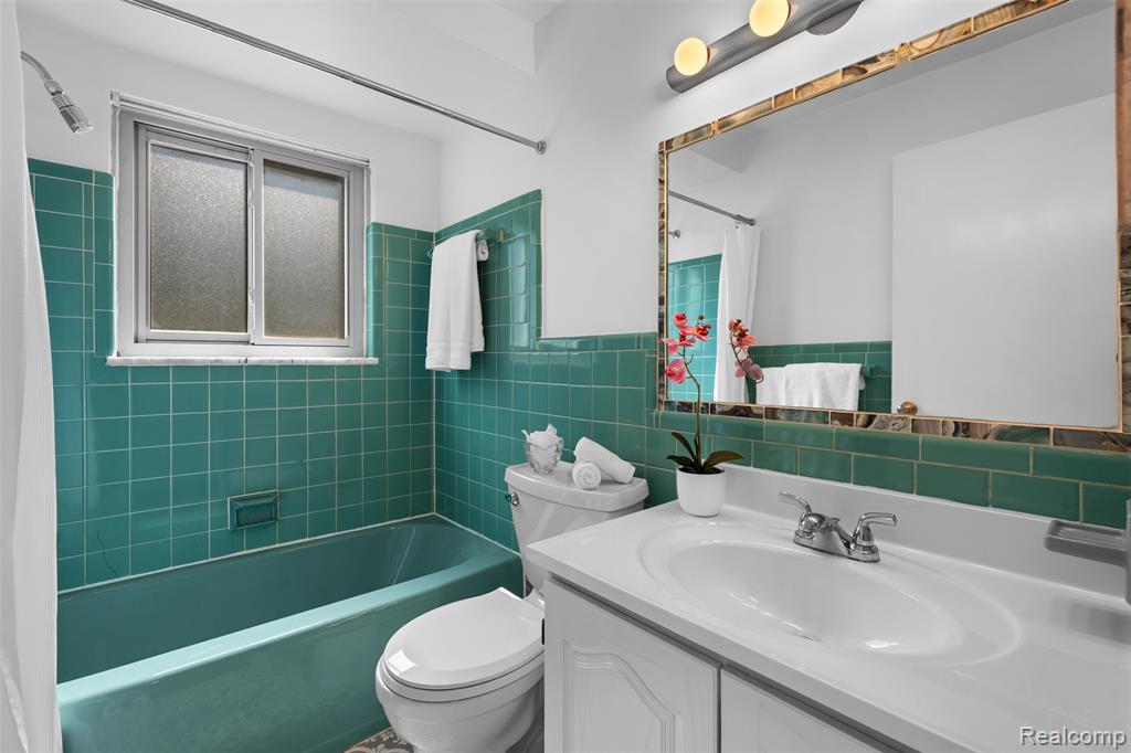 946 North Adams Road, Unit 2 Birmingham, MI 48009 - Photo 12 of 21 Gallery Image 12