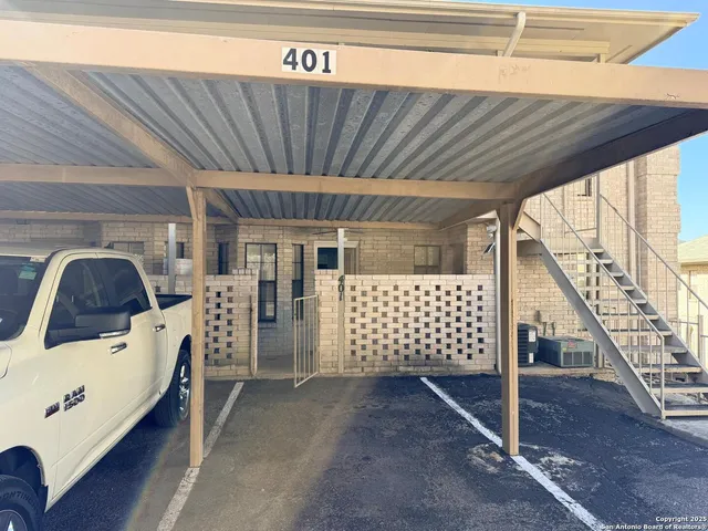 $1,300 | 8415 Fredericksburg Road, Unit 401, San Antonio, TX 78229