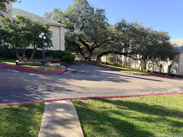 $1,300 | 8415 Fredericksburg Road, Unit 401, San Antonio, TX 78229