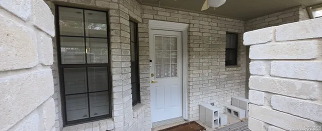 $1,300 | 8415 Fredericksburg Road, Unit 401, San Antonio, TX 78229