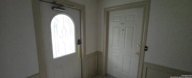 $1,300 | 8415 Fredericksburg Road, Unit 401, San Antonio, TX 78229