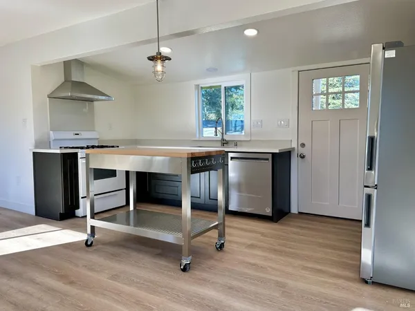 $1,995,000 | 4605 Gravenstein Highway North, Sebastopol, CA 95472