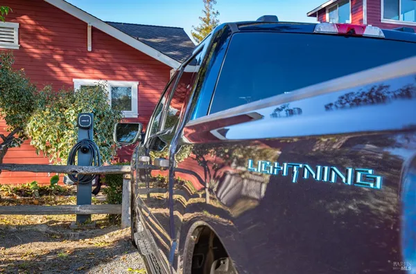 $1,995,000 | 4605 Gravenstein Highway North, Sebastopol, CA 95472