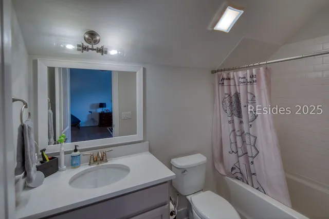 $1,385,000 | 7 Attleboro Place, Bluffton, SC 29910