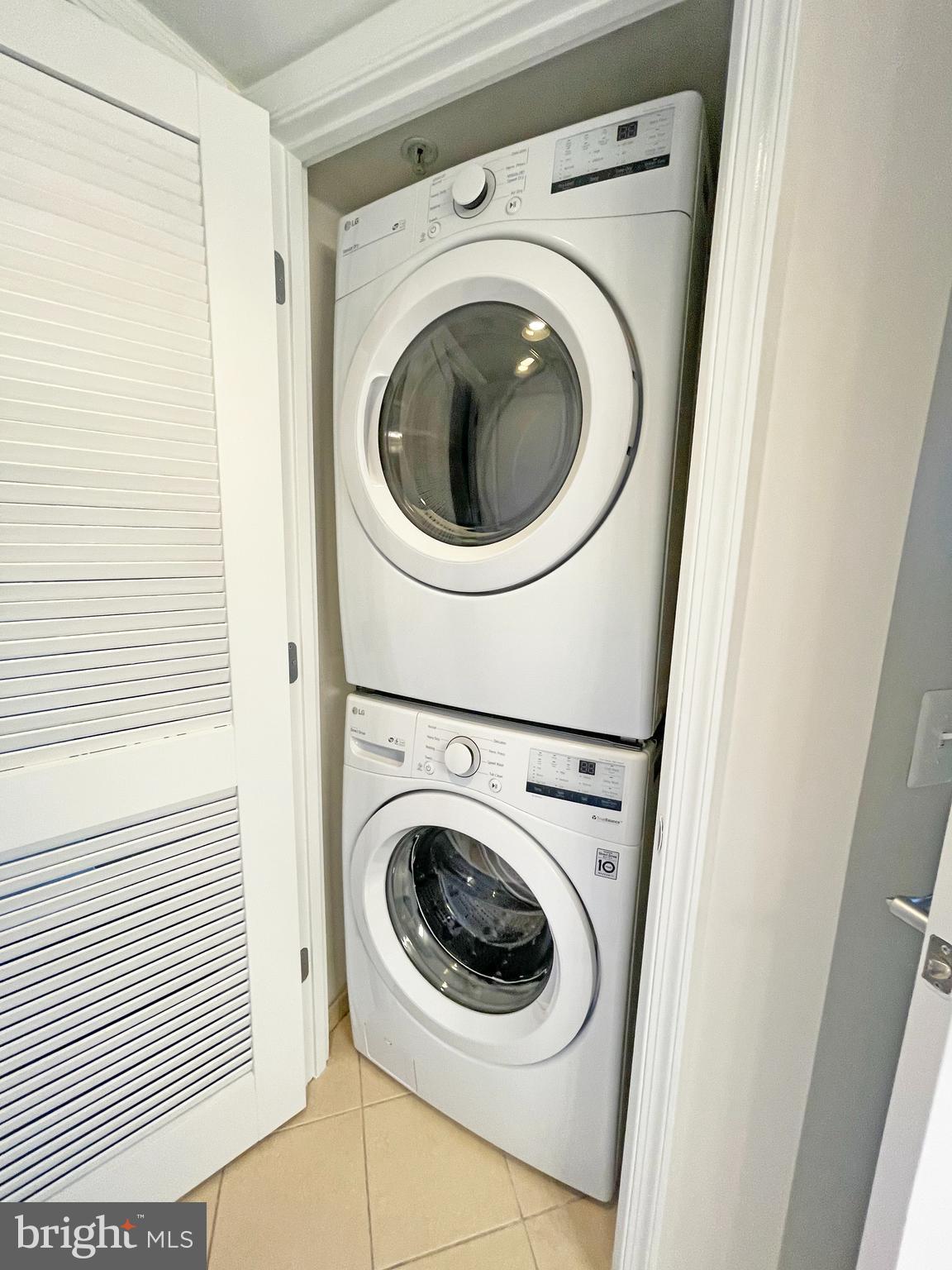 11800 Sunset Hills Road, Unit 722 Reston, VA 20190 - Photo 18 of 41 a utility room with dryer and washer