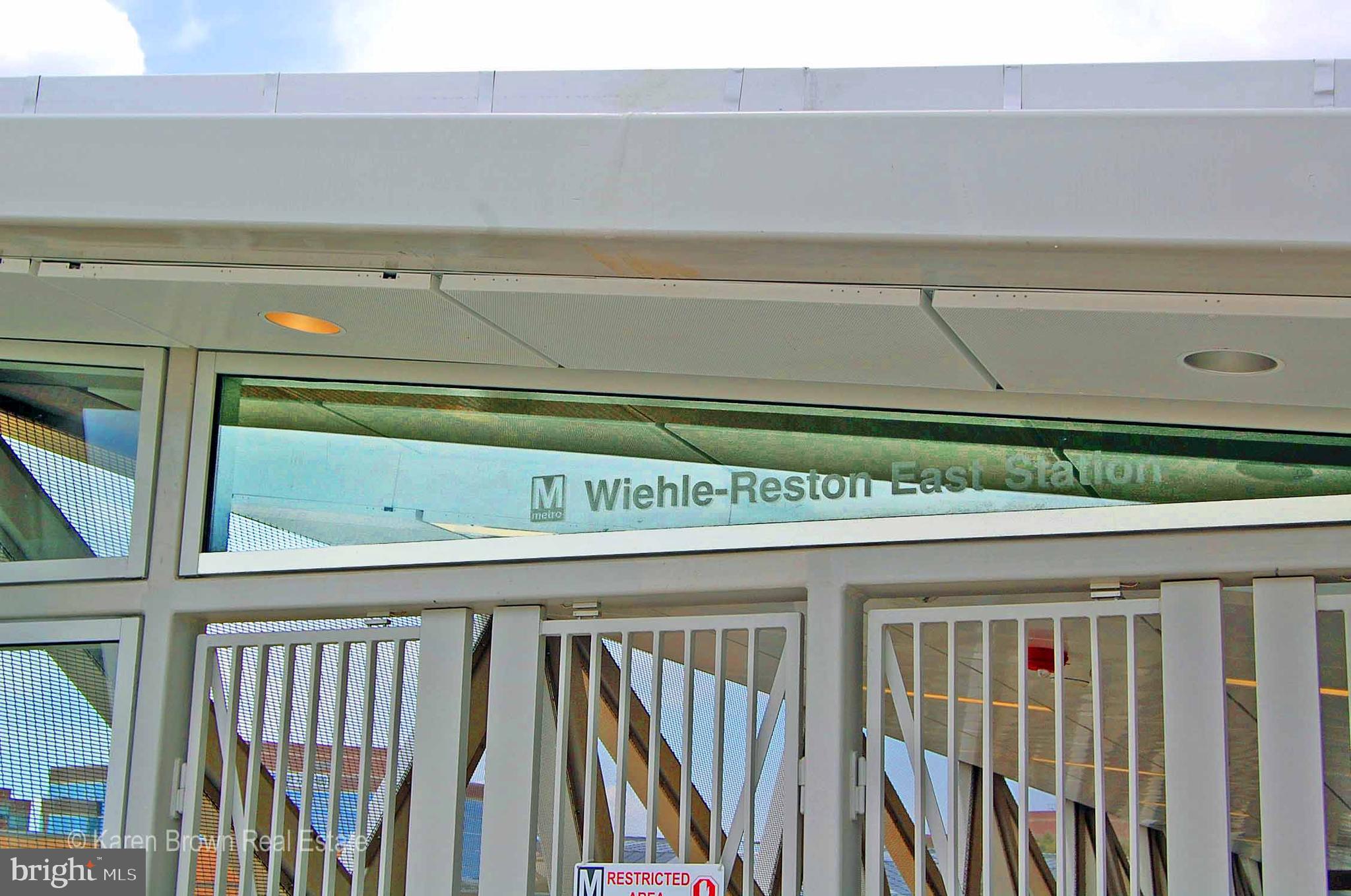 11800 Sunset Hills Road, Unit 722 Reston, VA 20190 - Photo 40 of 41 a close view of closet