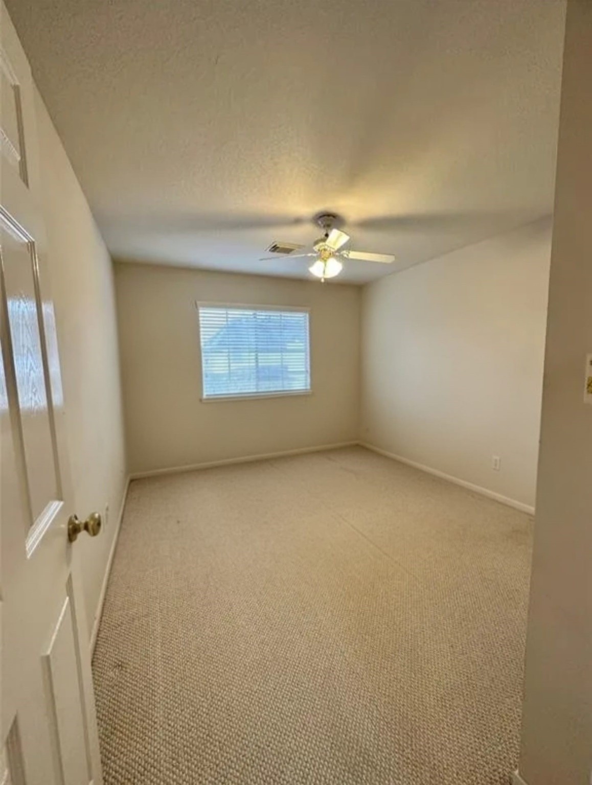 3418 Sapling Oak Drive Houston, TX 77082 - Photo 19 of 22 an empty room with windows