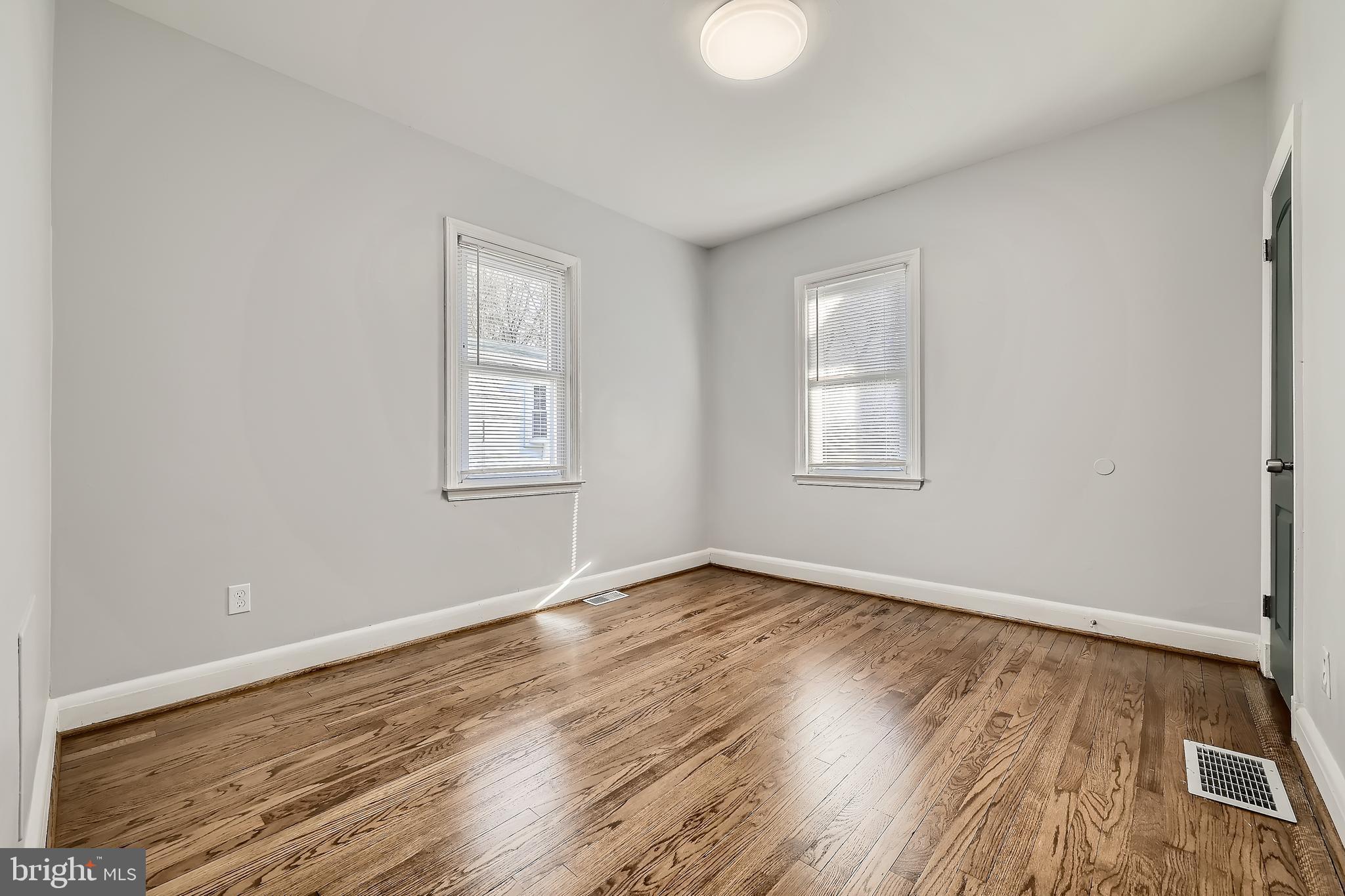 1807 Frederick Road Baltimore, MD 21228 - Photo 4 of 32