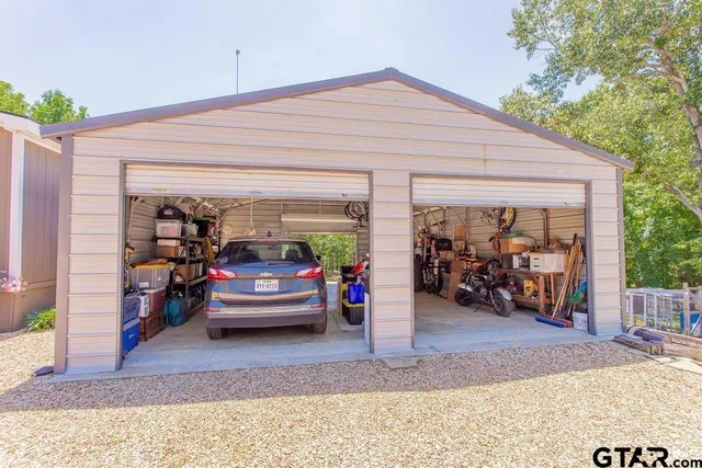 a view of a garage