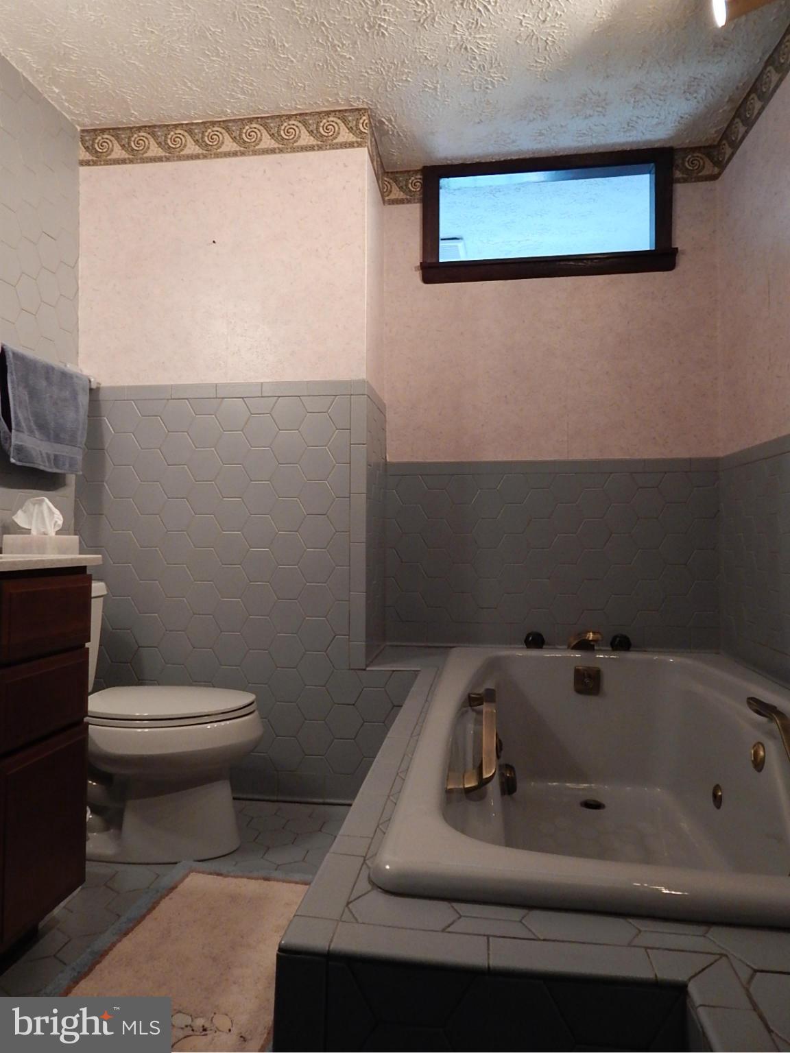 8601 Goldenwood Road Baltimore, MD 21237 - Photo 15 of 27 Large Whirlpool Tub