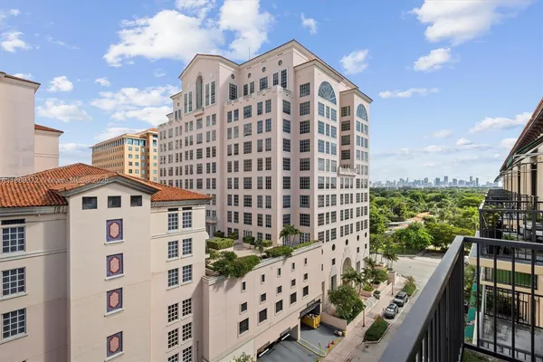 $3,900 | 55 Merrick Way, Unit 814, Coral Gables, FL 33134