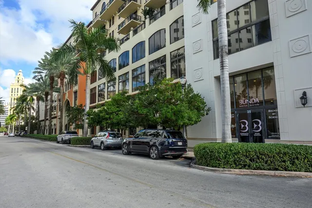 $3,975 | 55 Merrick Way, Unit 814, Coral Gables, FL 33134