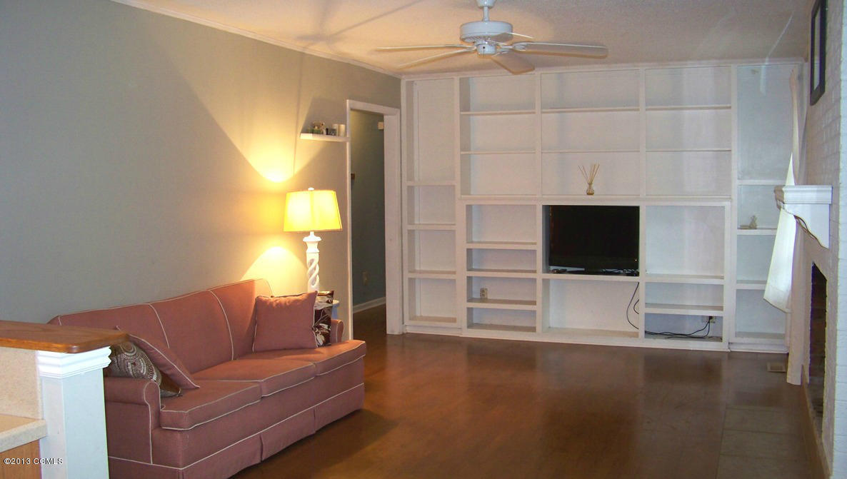 101 Ridgewood Trail New Bern, NC 28560 - Photo 18 of 36 Den with Built in Shelving