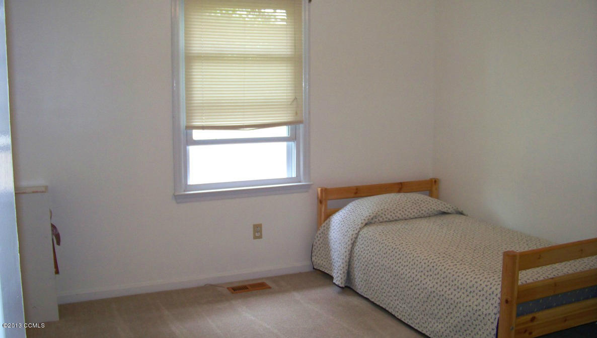 101 Ridgewood Trail New Bern, NC 28560 - Photo 29 of 36 Guest Bedroom