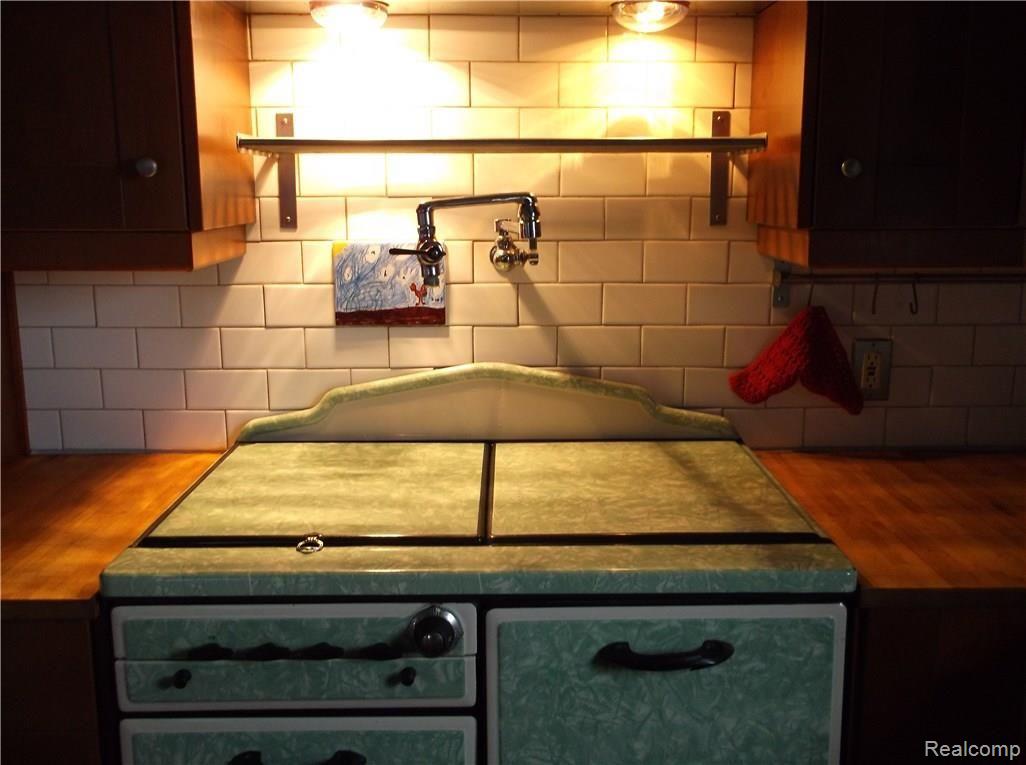 7211 East Deckerville Road Deford, MI 48729 - Photo 15 of 28 Stove_Warming Lights and Pot Filler Faucet.JPG