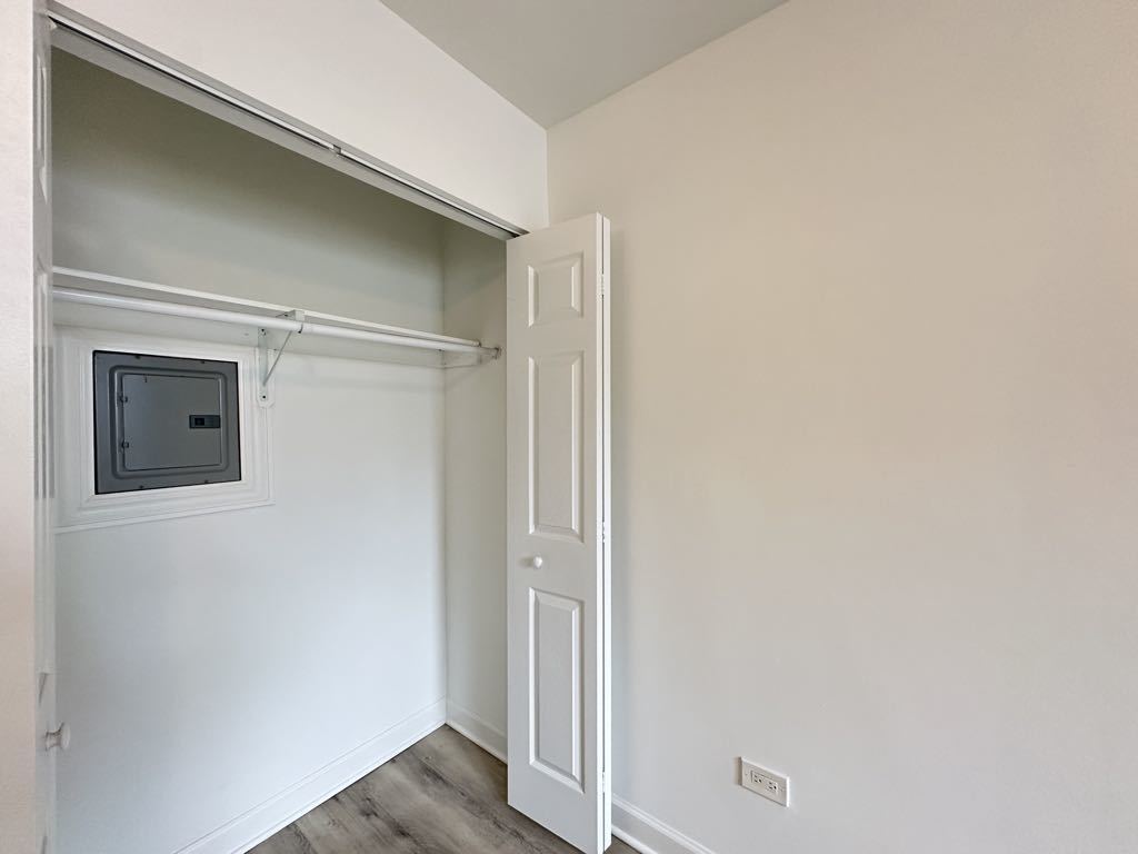 5710 North Winthrop Avenue, Unit G7 Chicago, IL 60660 - Photo 15 of 20 a view of a small space