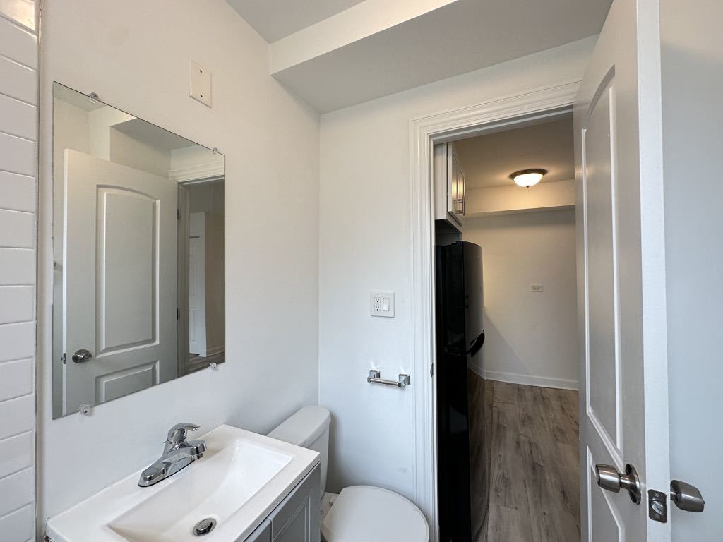 5710 North Winthrop Avenue, Unit G7 Chicago, IL 60660 - Photo 18 of 20 a bathroom with a sink and mirror with toilet
