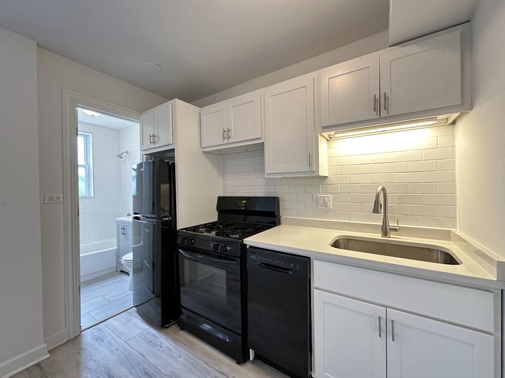 5710 North Winthrop Avenue, Unit G7 Chicago, IL 60660 - Photo 2 of 20 a kitchen with a sink stove and refrigerator