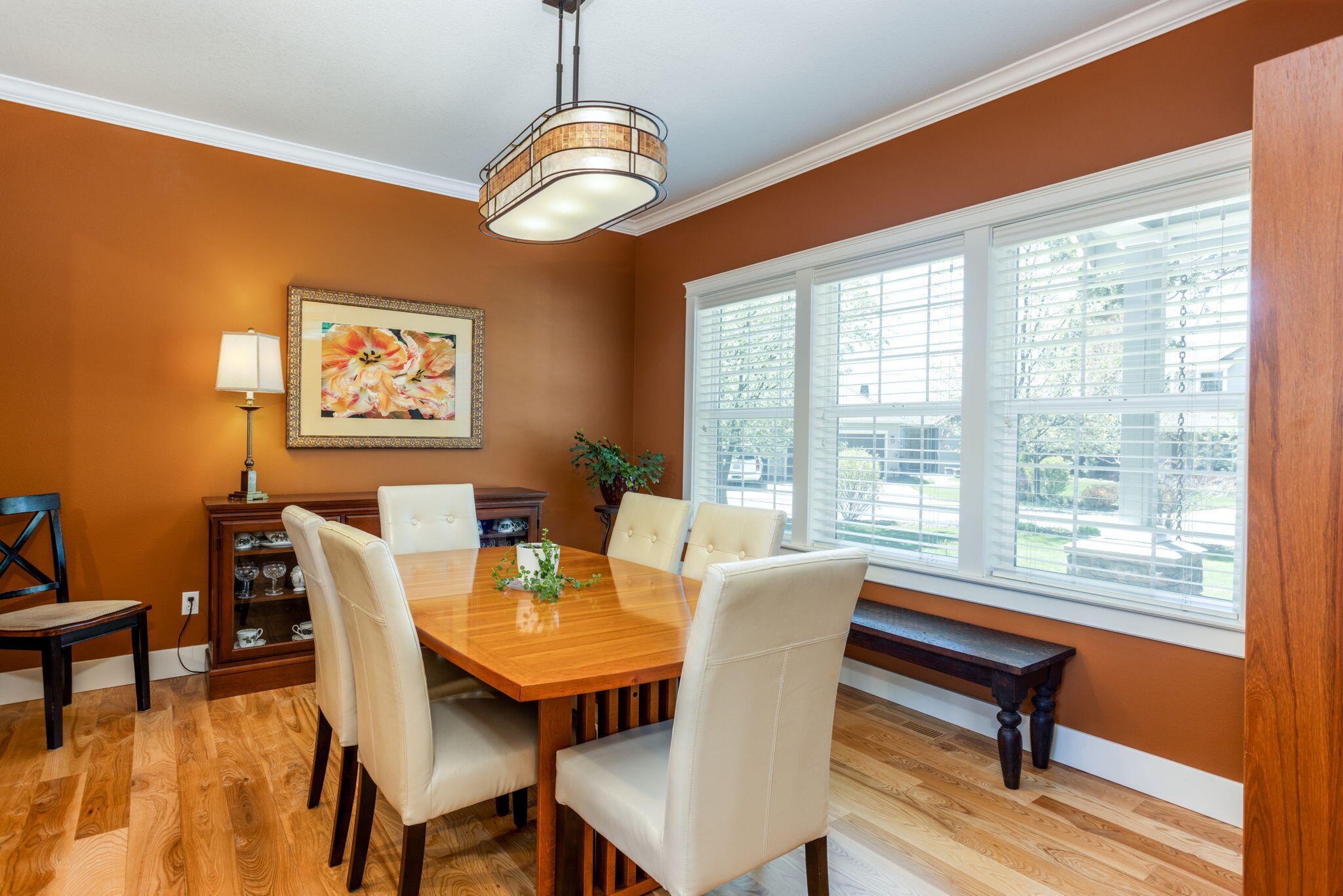 61186 Ridgewater Loop Bend, OR 97702 - Photo 10 of 33 Large windows let in so much light