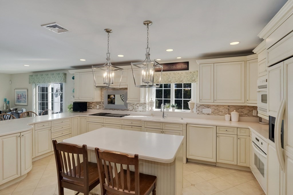 15 Commons Drive Carver, MA 02330 - Photo 20 of 42