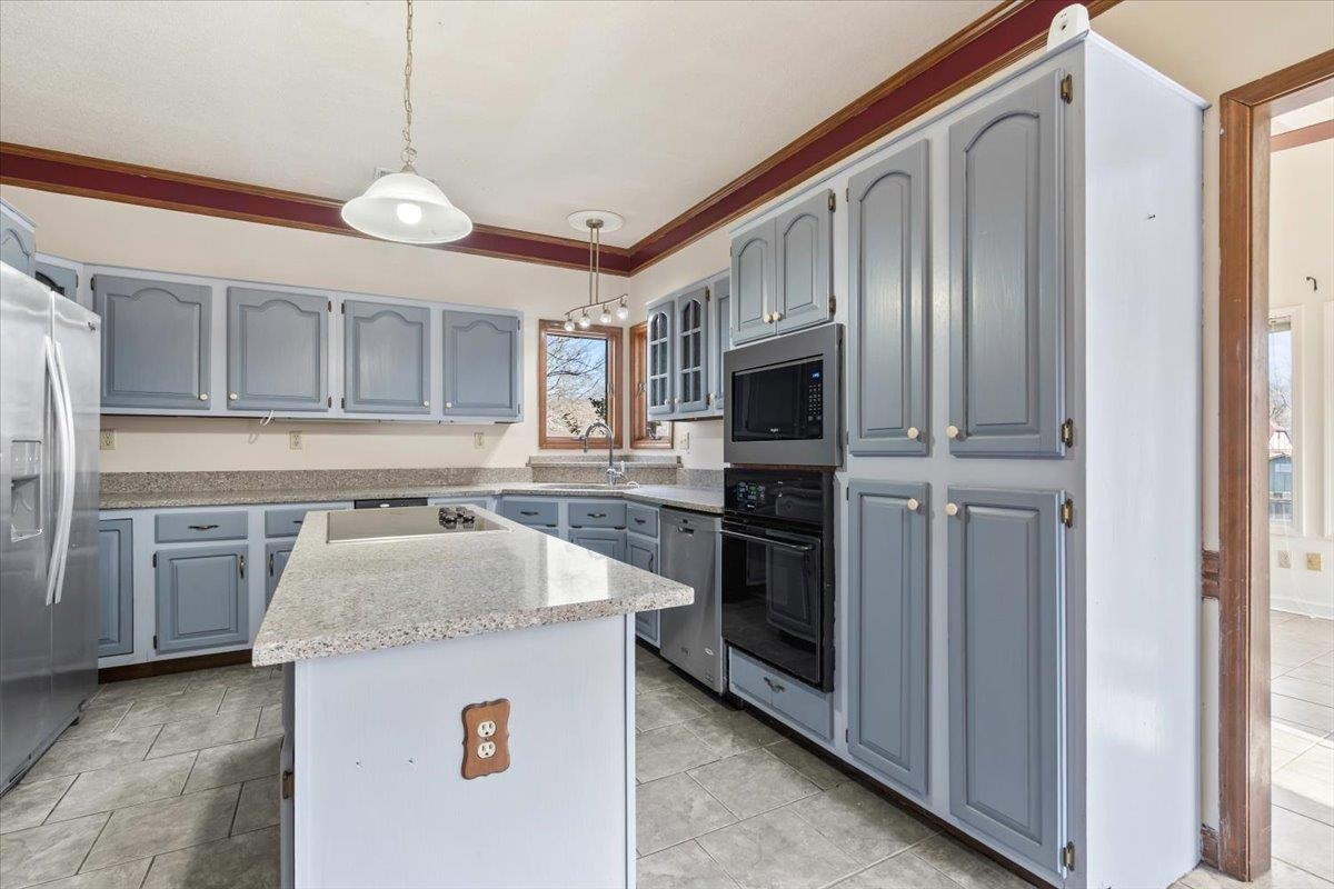 4590 Whiteoaks Lane Bartlett, TN 38002 - Photo 18 of 40 a kitchen with stainless steel appliances granite countertop a sink refrigerator and microwave
