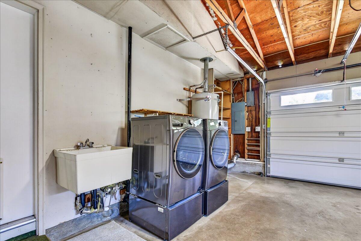 309 North Berkeley Way Medford, OR 97504 - Photo 26 of 32 Laundry in Garage