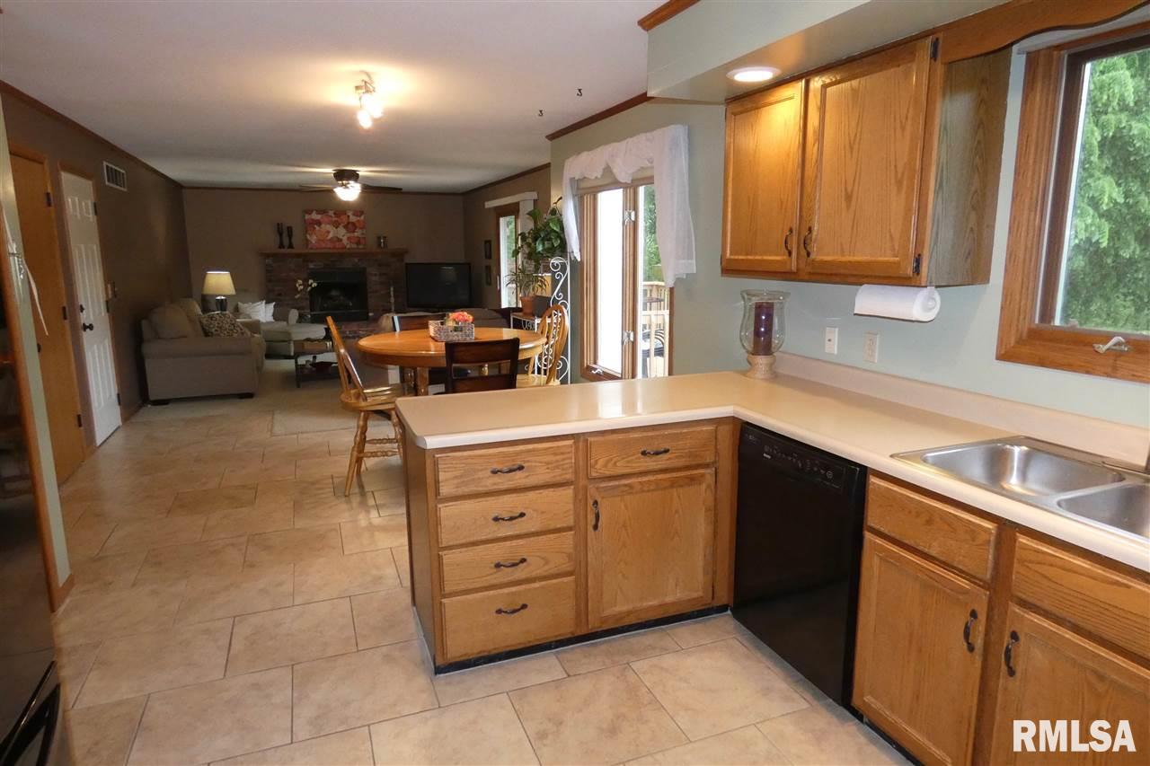 6012 West Ridgecrest Circle Peoria, IL 61615 - Photo 12 of 36 Gallery Image 12