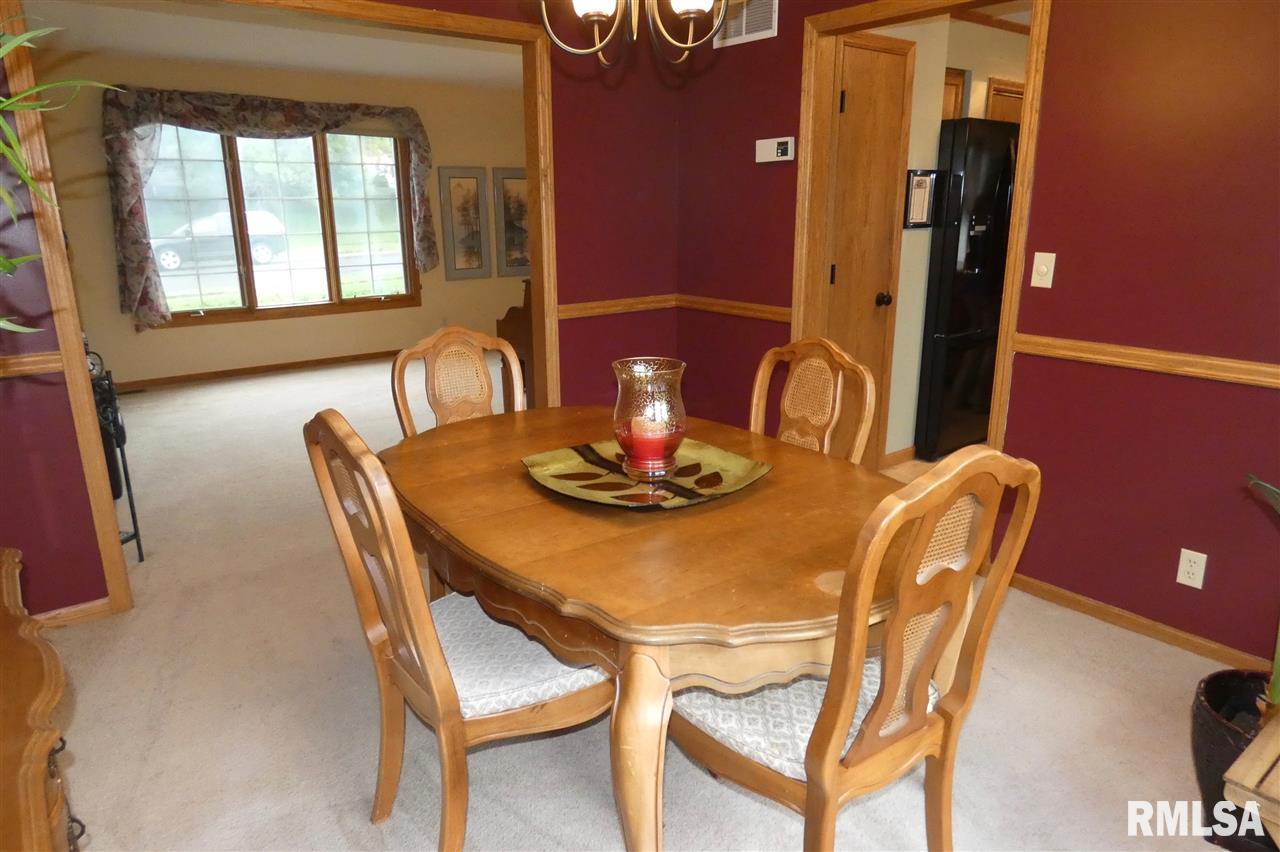 6012 West Ridgecrest Circle Peoria, IL 61615 - Photo 13 of 36 Gallery Image 13
