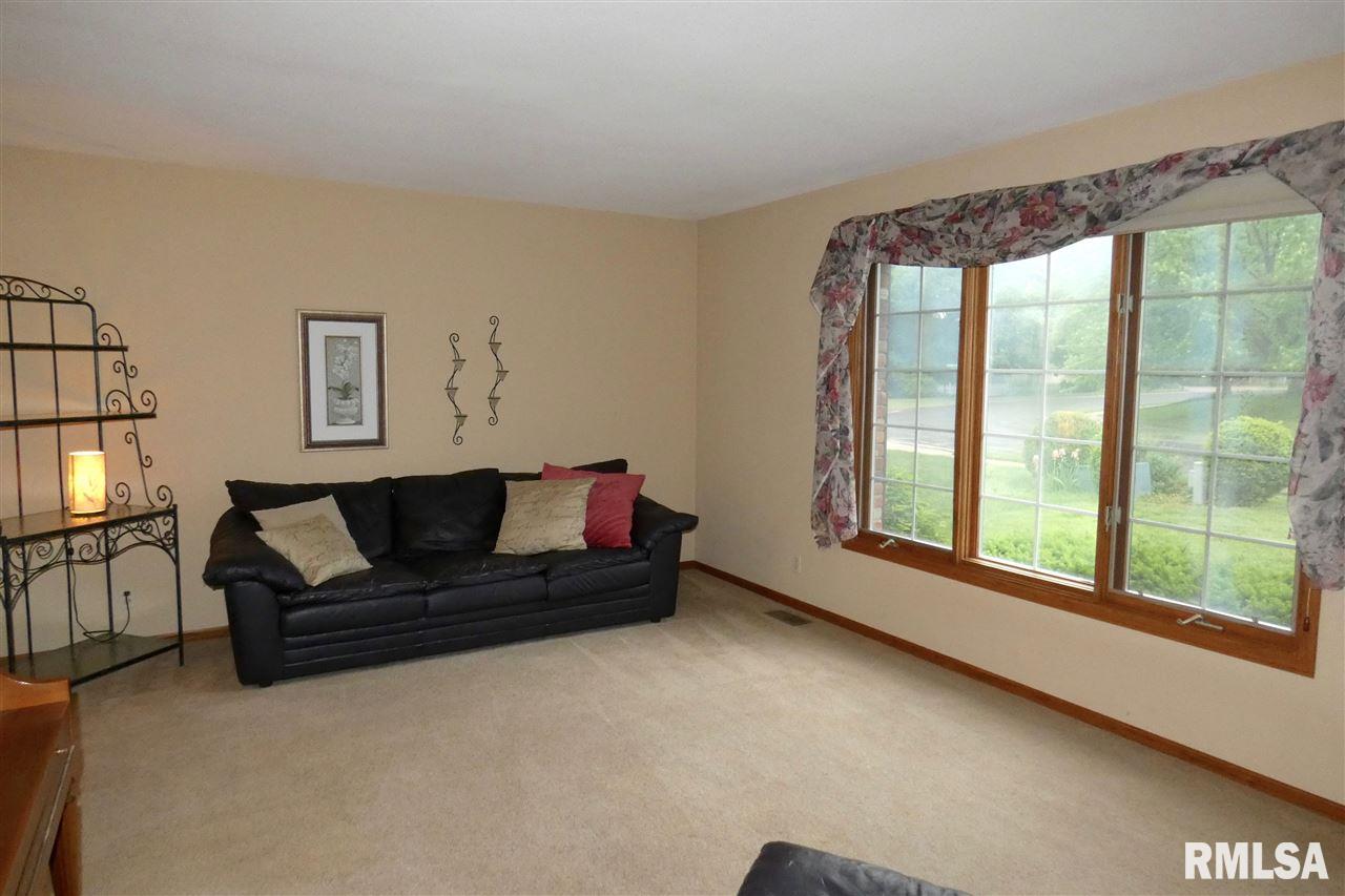 6012 West Ridgecrest Circle Peoria, IL 61615 - Photo 16 of 36 Gallery Image 16