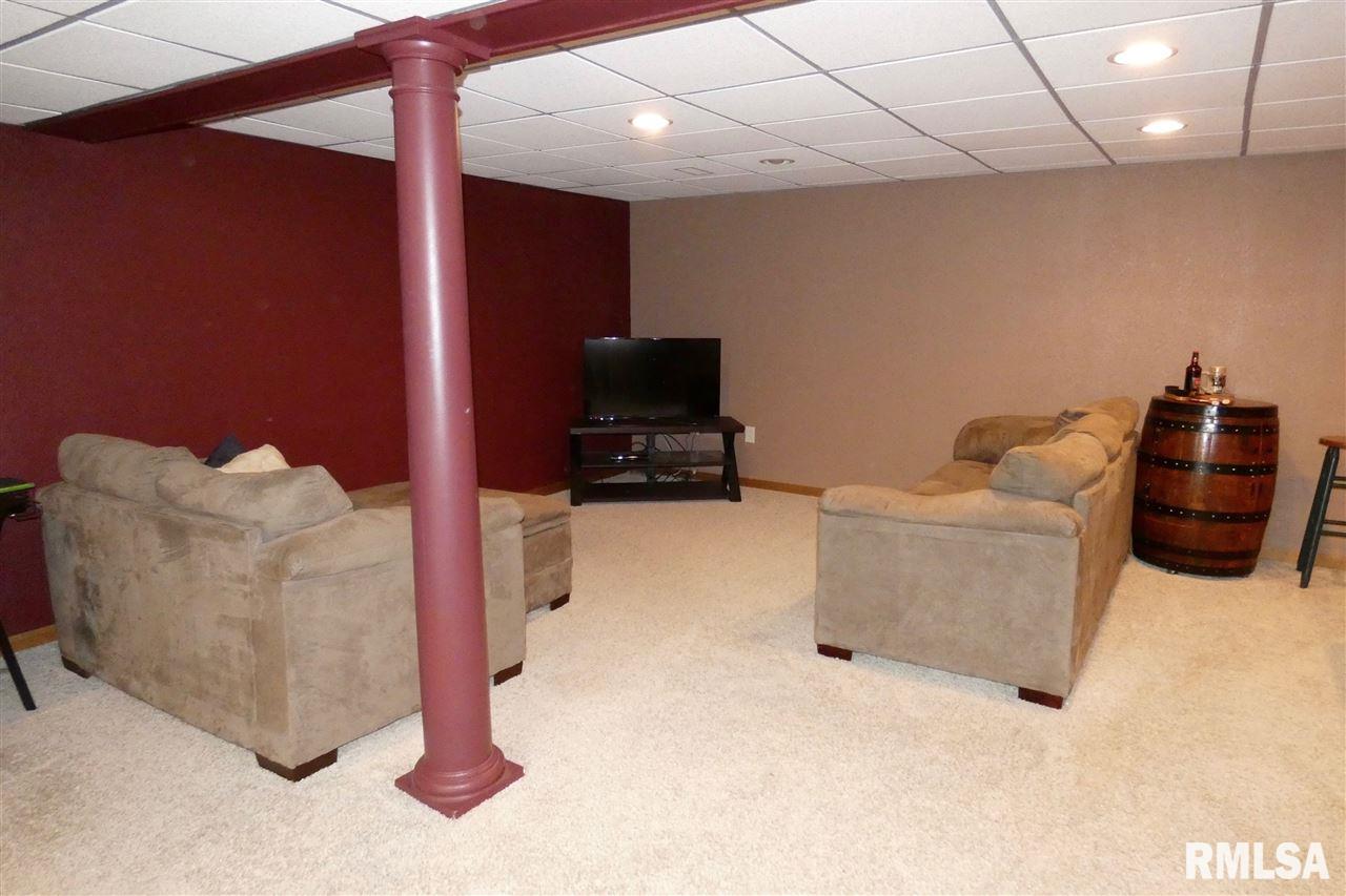 6012 West Ridgecrest Circle Peoria, IL 61615 - Photo 26 of 36 Gallery Image 26
