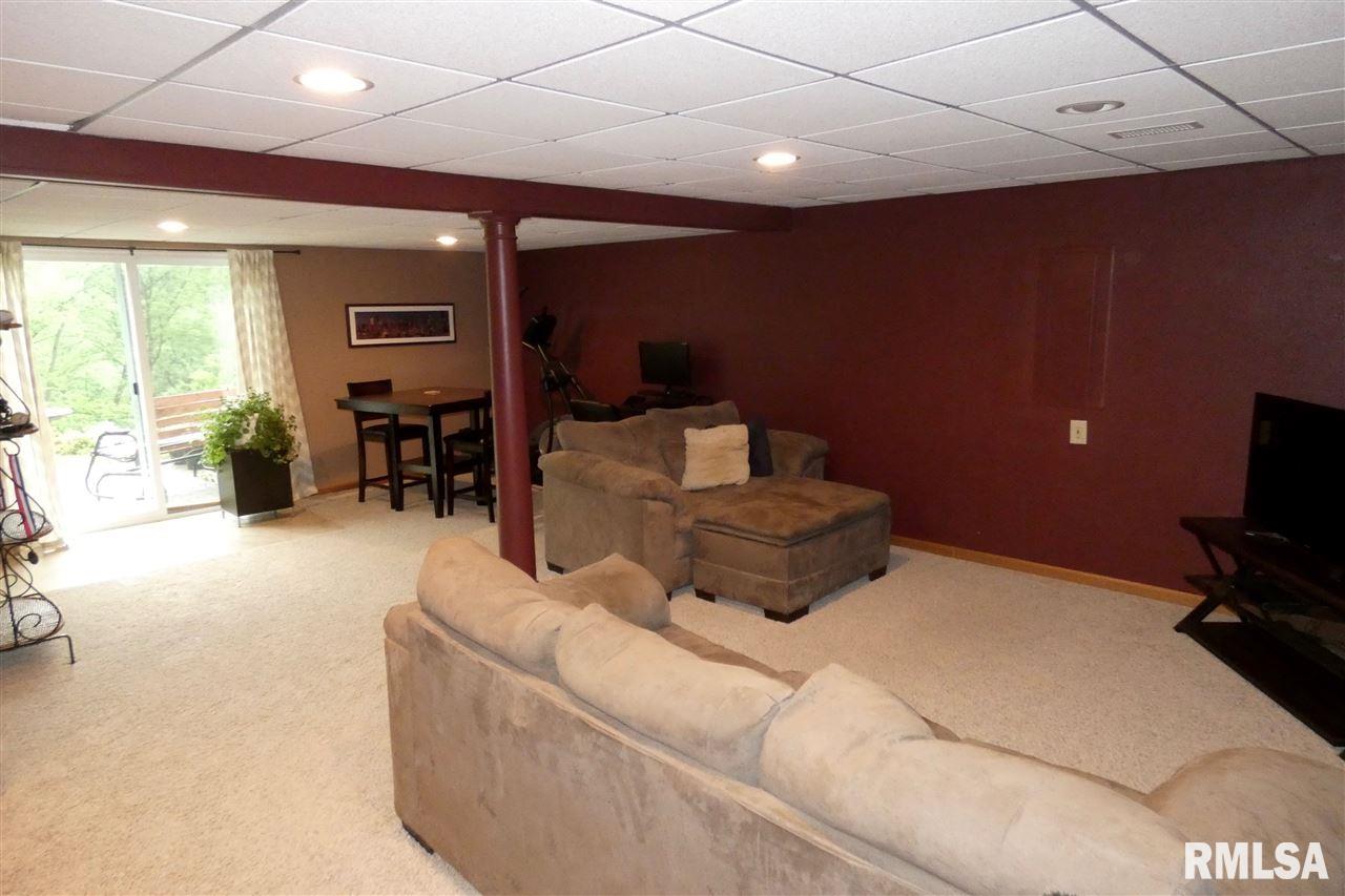 6012 West Ridgecrest Circle Peoria, IL 61615 - Photo 27 of 36 Gallery Image 27