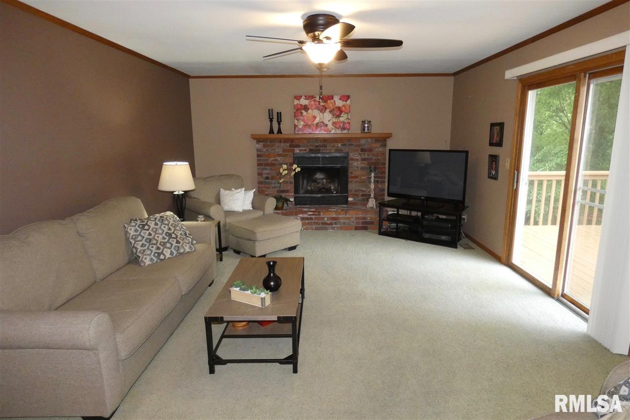 6012 West Ridgecrest Circle Peoria, IL 61615 - Photo 4 of 36 Gallery Image 4