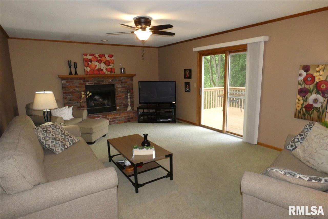 6012 West Ridgecrest Circle Peoria, IL 61615 - Photo 5 of 36 Gallery Image 5