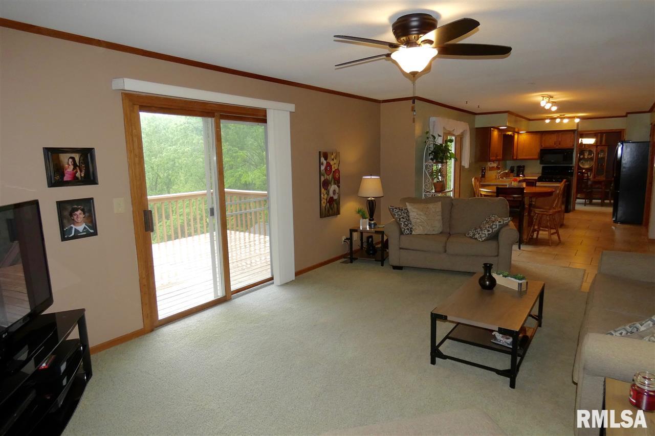 6012 West Ridgecrest Circle Peoria, IL 61615 - Photo 6 of 36 Gallery Image 6