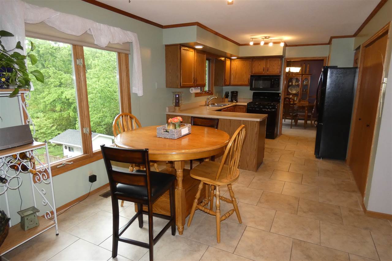 6012 West Ridgecrest Circle Peoria, IL 61615 - Photo 8 of 36 Gallery Image 8