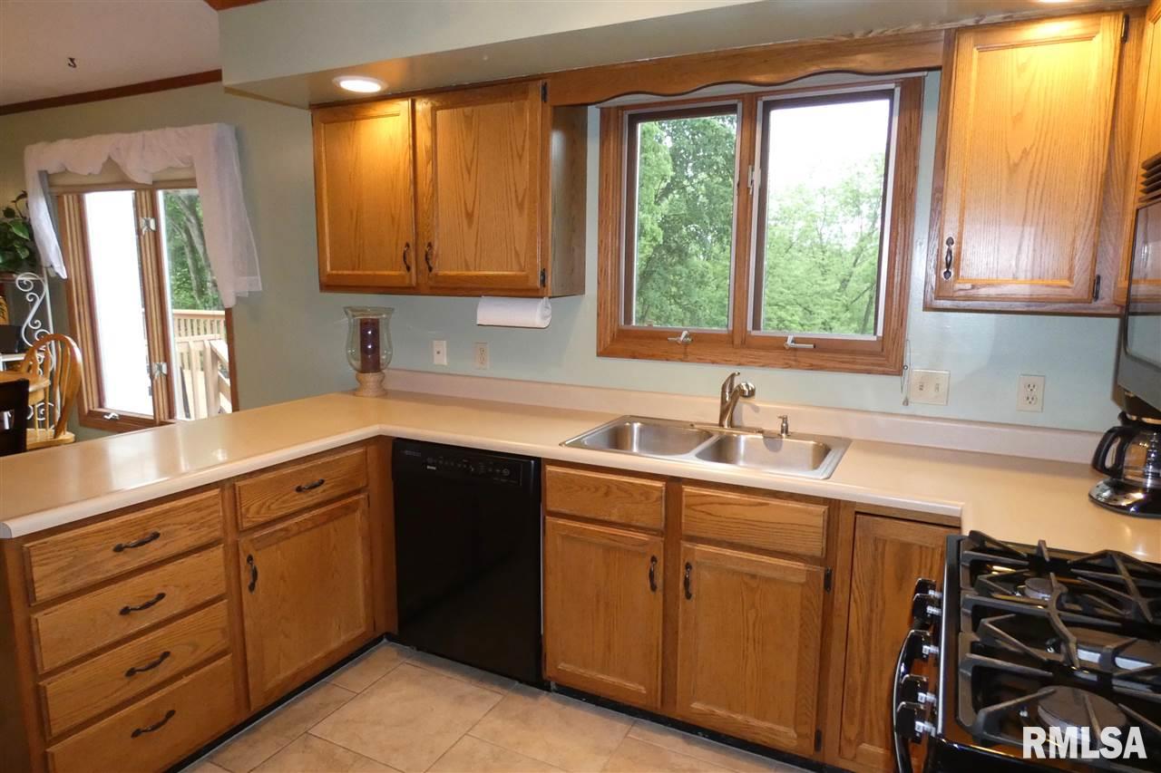 6012 West Ridgecrest Circle Peoria, IL 61615 - Photo 10 of 36 Gallery Image 10