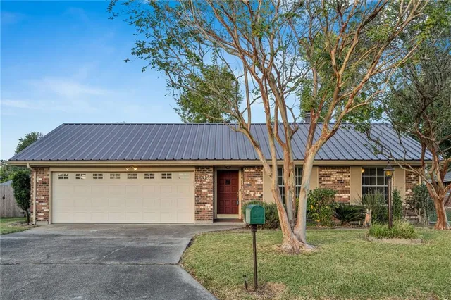 $317,700 | 102 Flowerwood Court, Luling, LA 70070