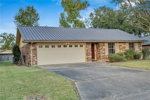 $304,000 | 102 Flowerwood Court, Luling, LA 70070