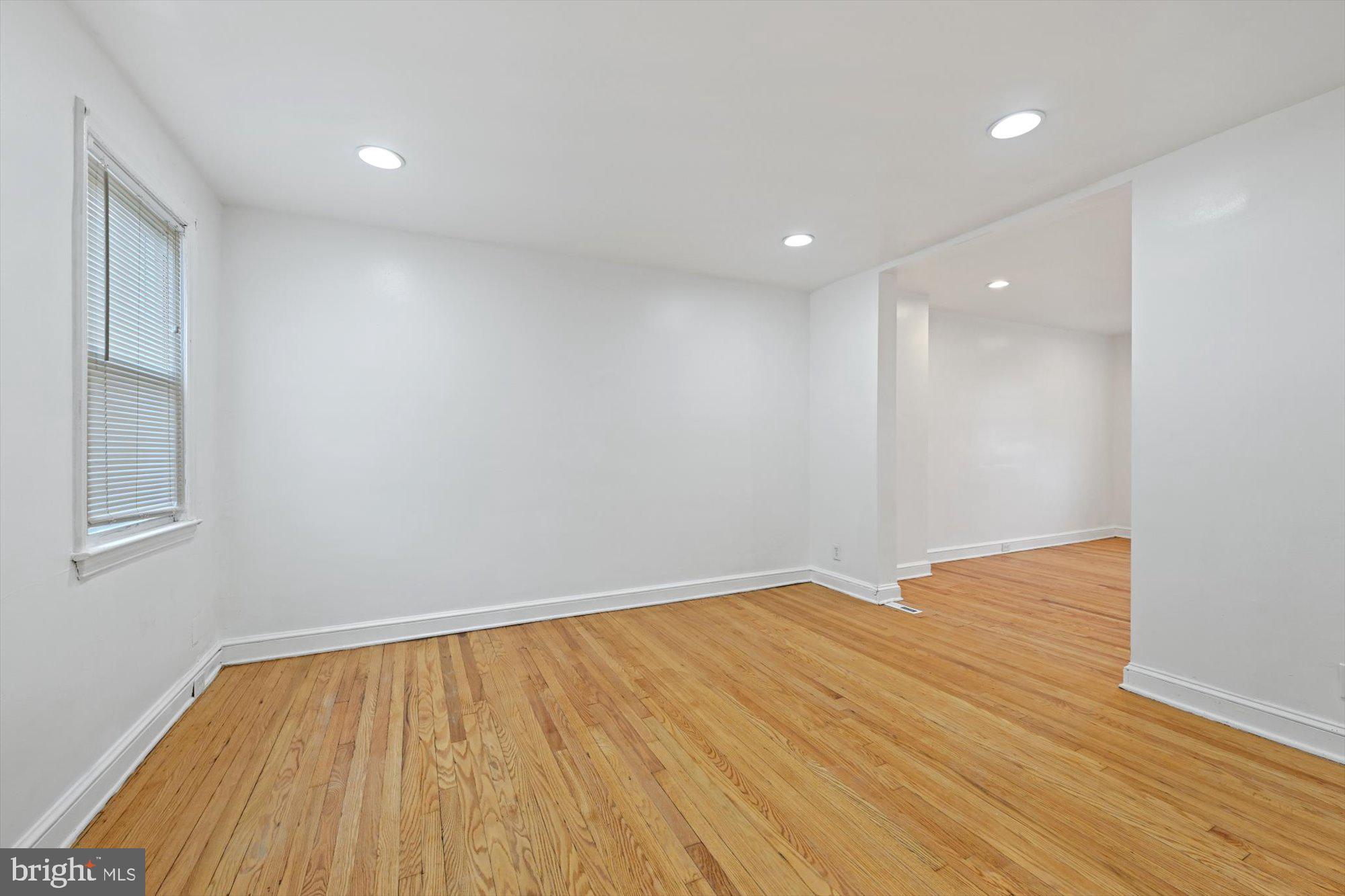 3930 Cedardale Road Baltimore, MD 21215 - Photo 6 of 38 Living Room