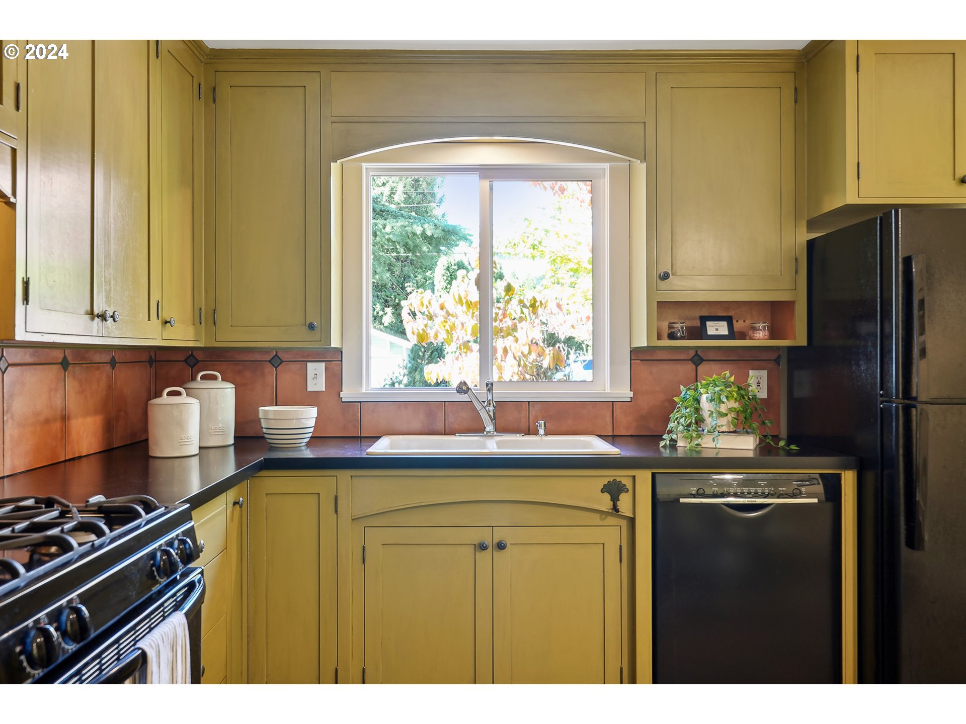 7814 Southwest Capitol Hill Road Portland, OR 97219 - Photo 11 of 27 Gallery Image 11
